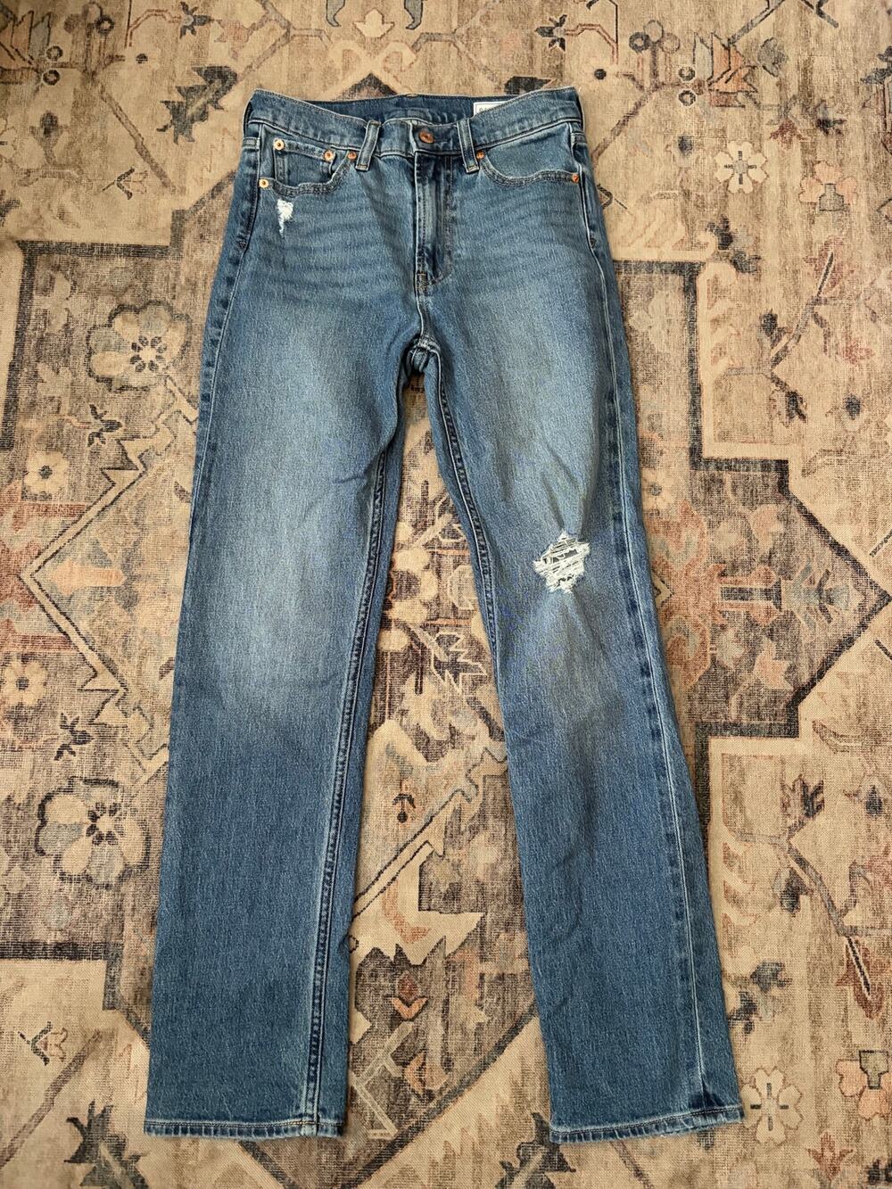 GAP 90s Straight High Rise Jeans Womens 26R Medium Indigo Distressed Denim